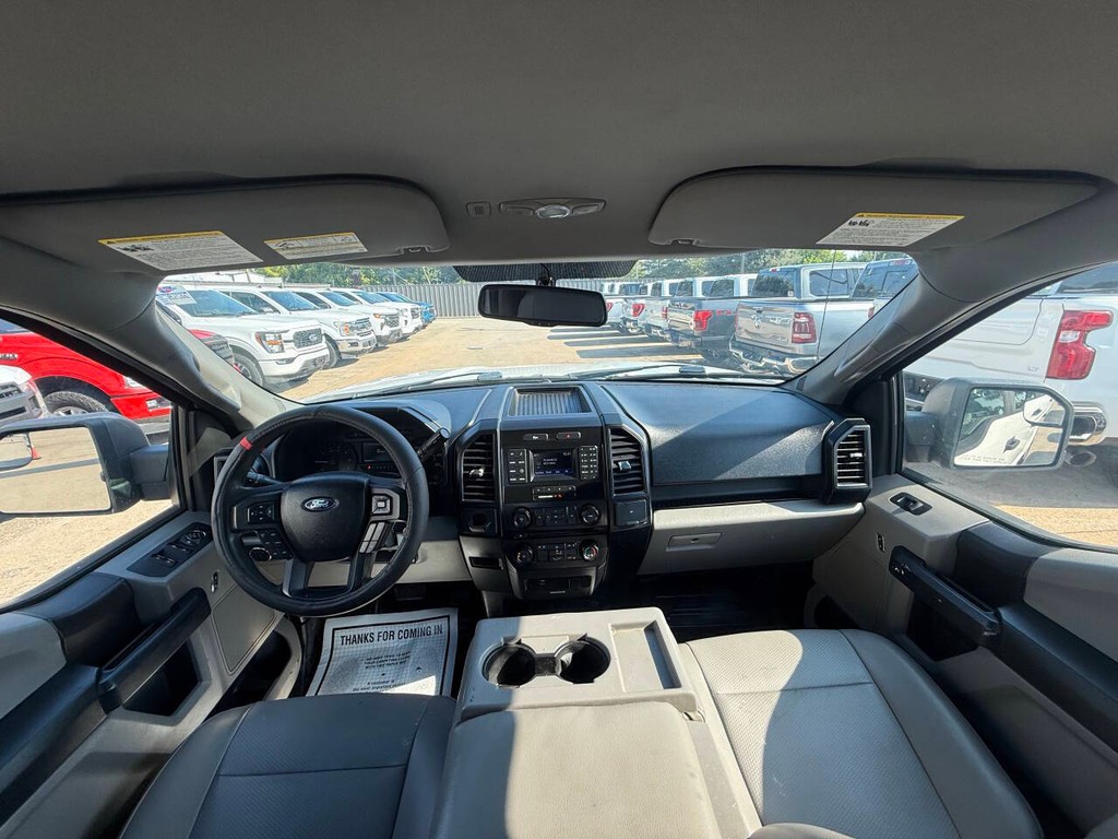 Ford F-150 Vehicle Full-screen Gallery Image 18