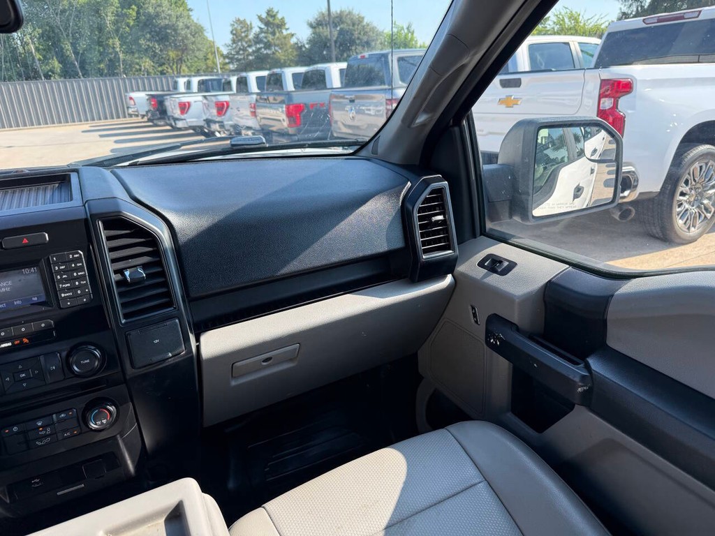 Ford F-150 Vehicle Full-screen Gallery Image 20