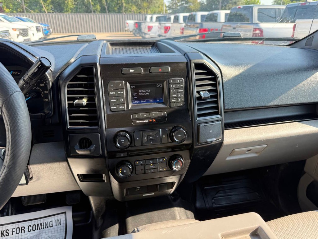 Ford F-150 Vehicle Full-screen Gallery Image 24