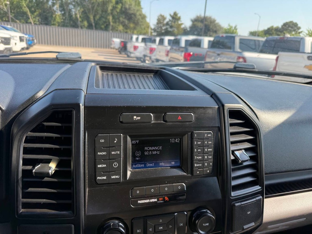 Ford F-150 Vehicle Full-screen Gallery Image 25