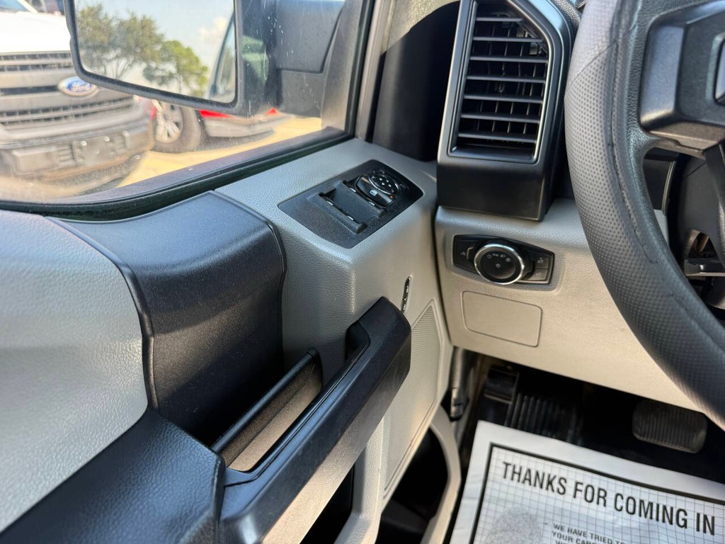 Ford F-150 Vehicle Full-screen Gallery Image 29