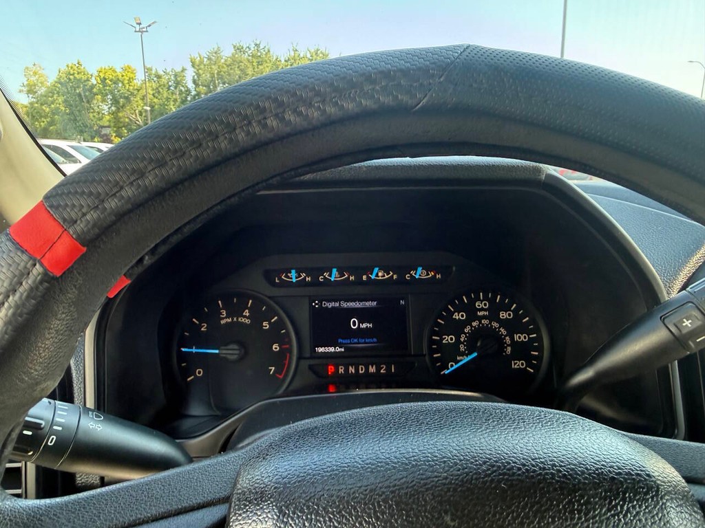 Ford F-150 Vehicle Full-screen Gallery Image 30