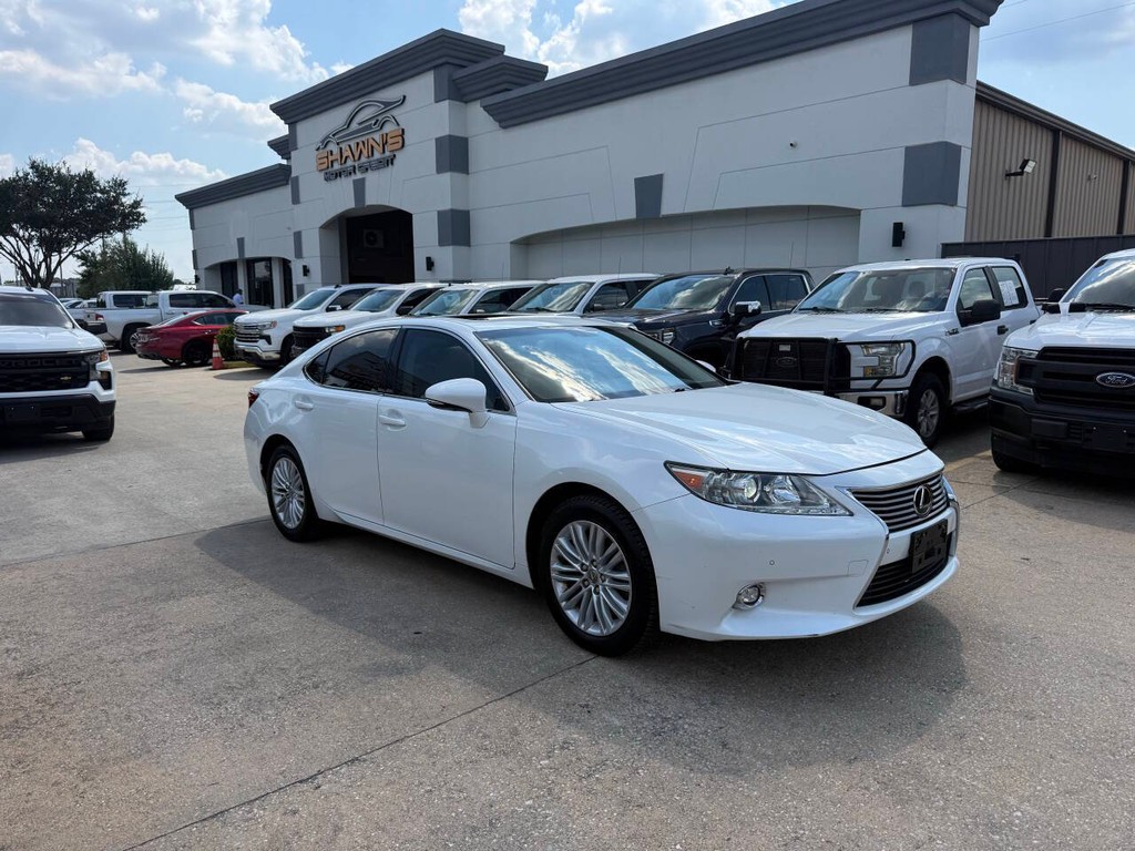 Lexus ES 350 Vehicle Full-screen Gallery Image 02