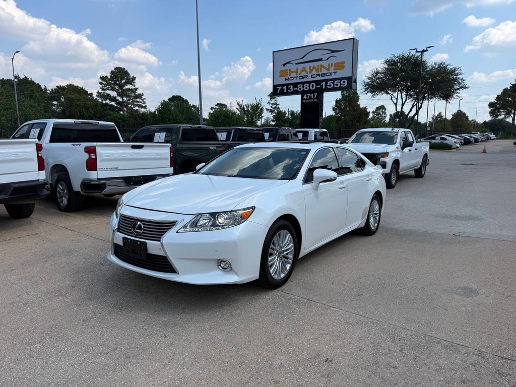 Lexus ES 350 Vehicle Full-screen Gallery Image 03