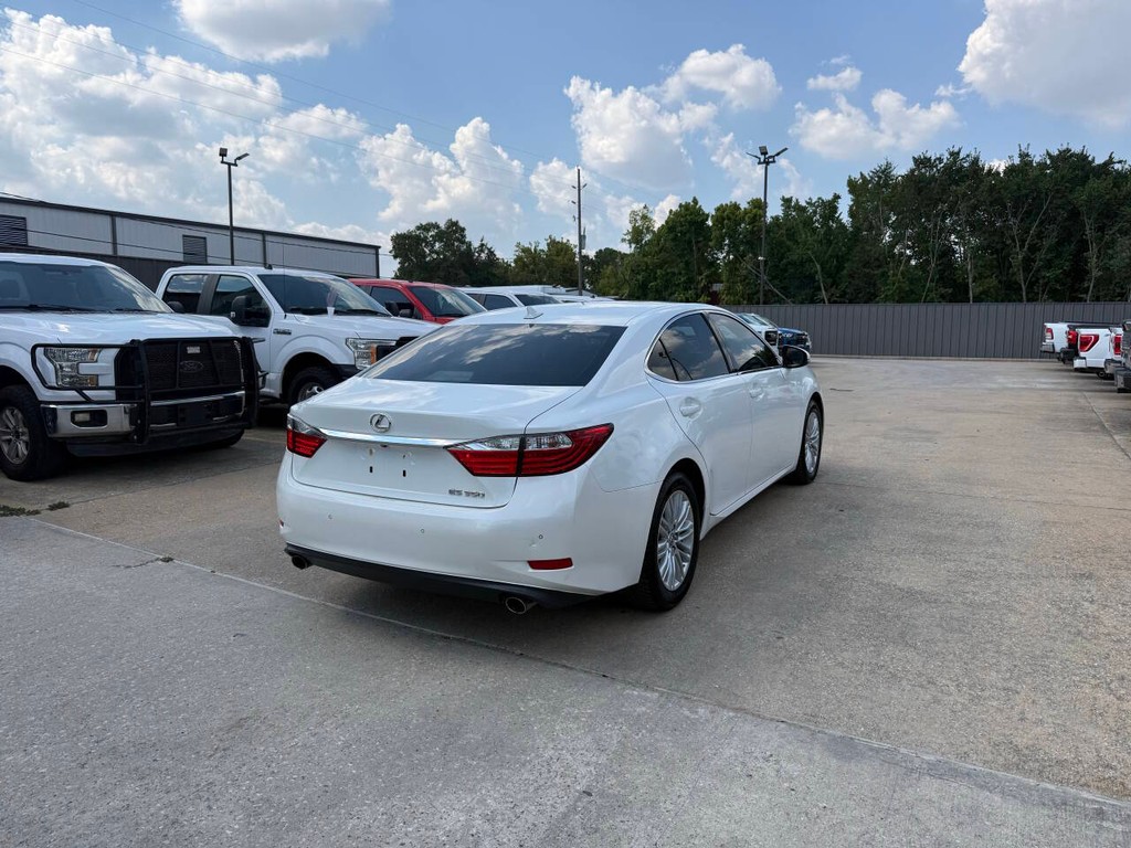 Lexus ES 350 Vehicle Full-screen Gallery Image 05