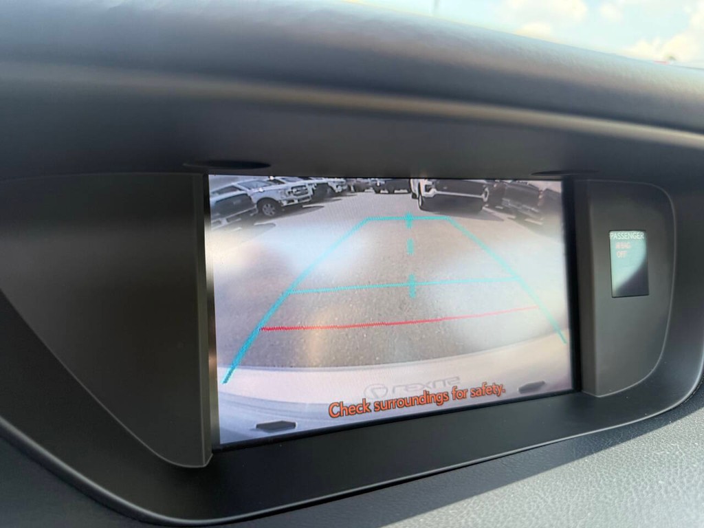 Lexus ES 350 Vehicle Full-screen Gallery Image 26