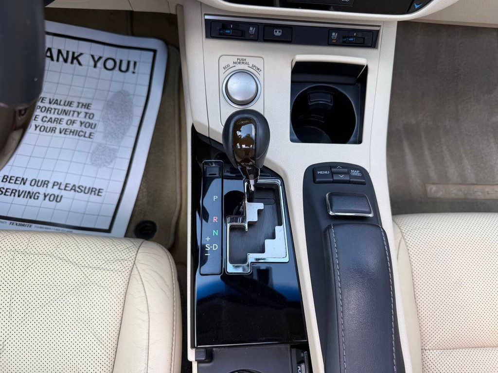 Lexus ES 350 Vehicle Full-screen Gallery Image 31