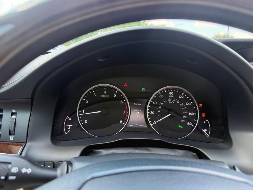 Lexus ES 350 Vehicle Full-screen Gallery Image 33