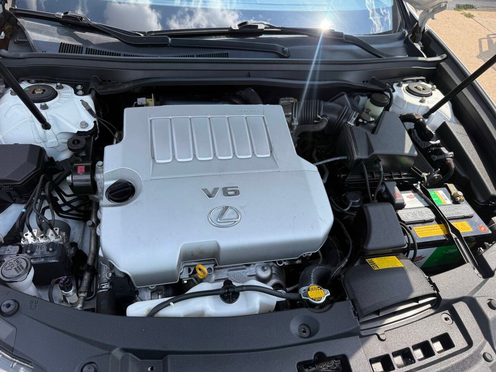 Lexus ES 350 Vehicle Full-screen Gallery Image 36
