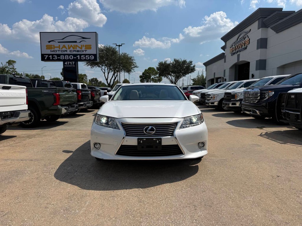 Lexus ES 350 Vehicle Full-screen Gallery Image 41