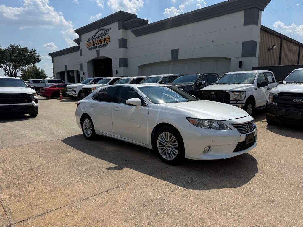 Lexus ES 350 Vehicle Full-screen Gallery Image 42