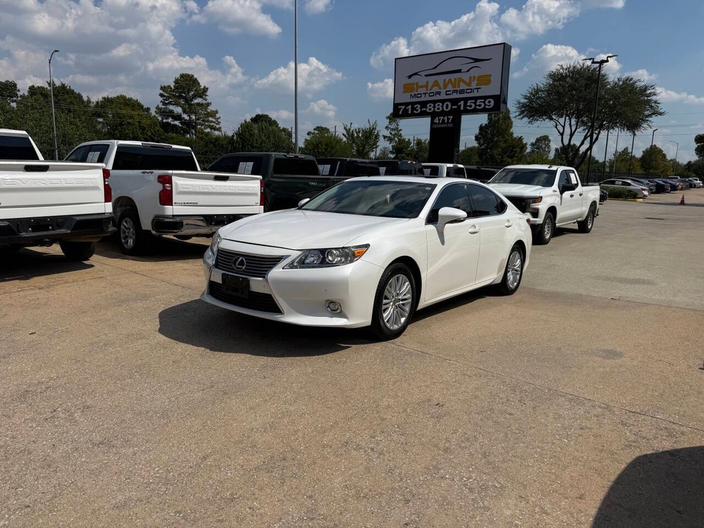 Lexus ES 350 Vehicle Full-screen Gallery Image 43