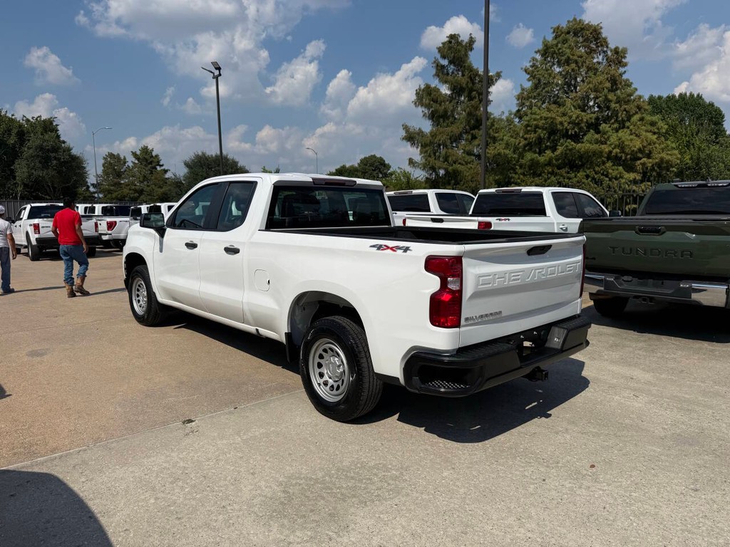Chevrolet Silverado 1500 Vehicle Full-screen Gallery Image 04