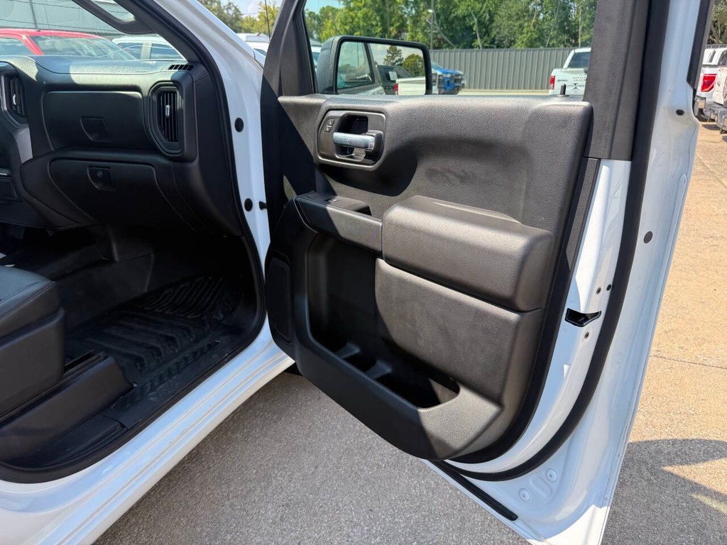 Chevrolet Silverado 1500 Vehicle Full-screen Gallery Image 11