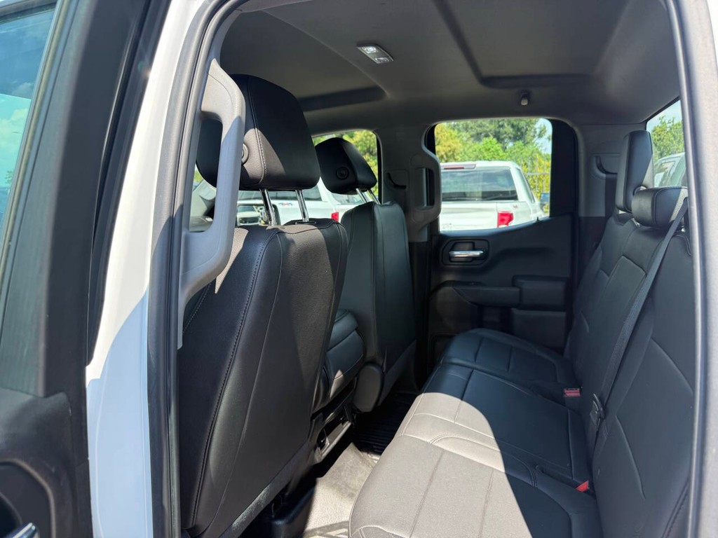 Chevrolet Silverado 1500 Vehicle Full-screen Gallery Image 12