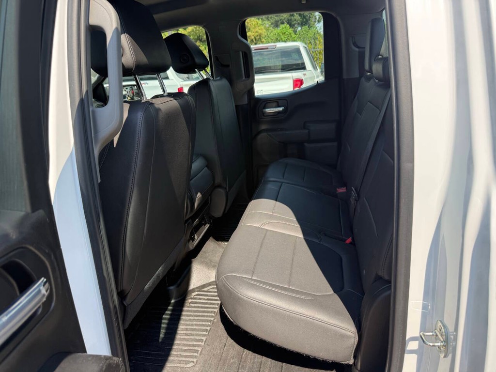Chevrolet Silverado 1500 Vehicle Full-screen Gallery Image 13