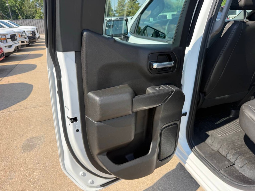 Chevrolet Silverado 1500 Vehicle Full-screen Gallery Image 14