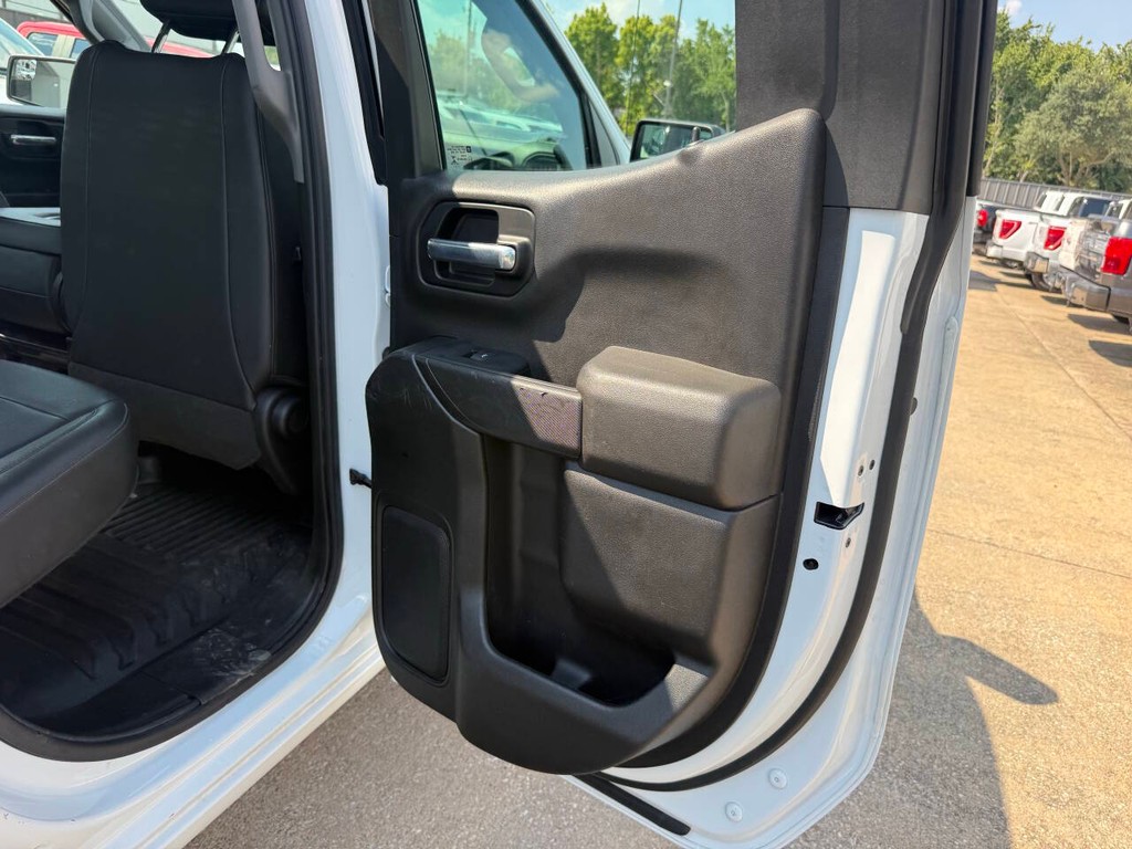 Chevrolet Silverado 1500 Vehicle Full-screen Gallery Image 16