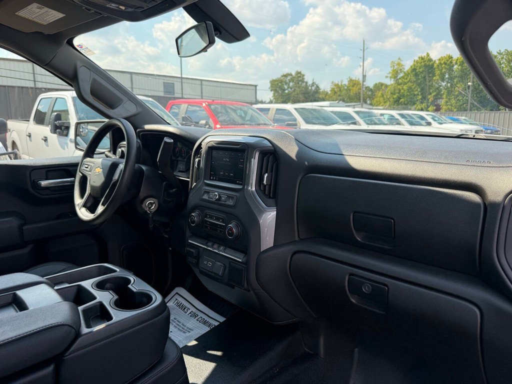 Chevrolet Silverado 1500 Vehicle Full-screen Gallery Image 17
