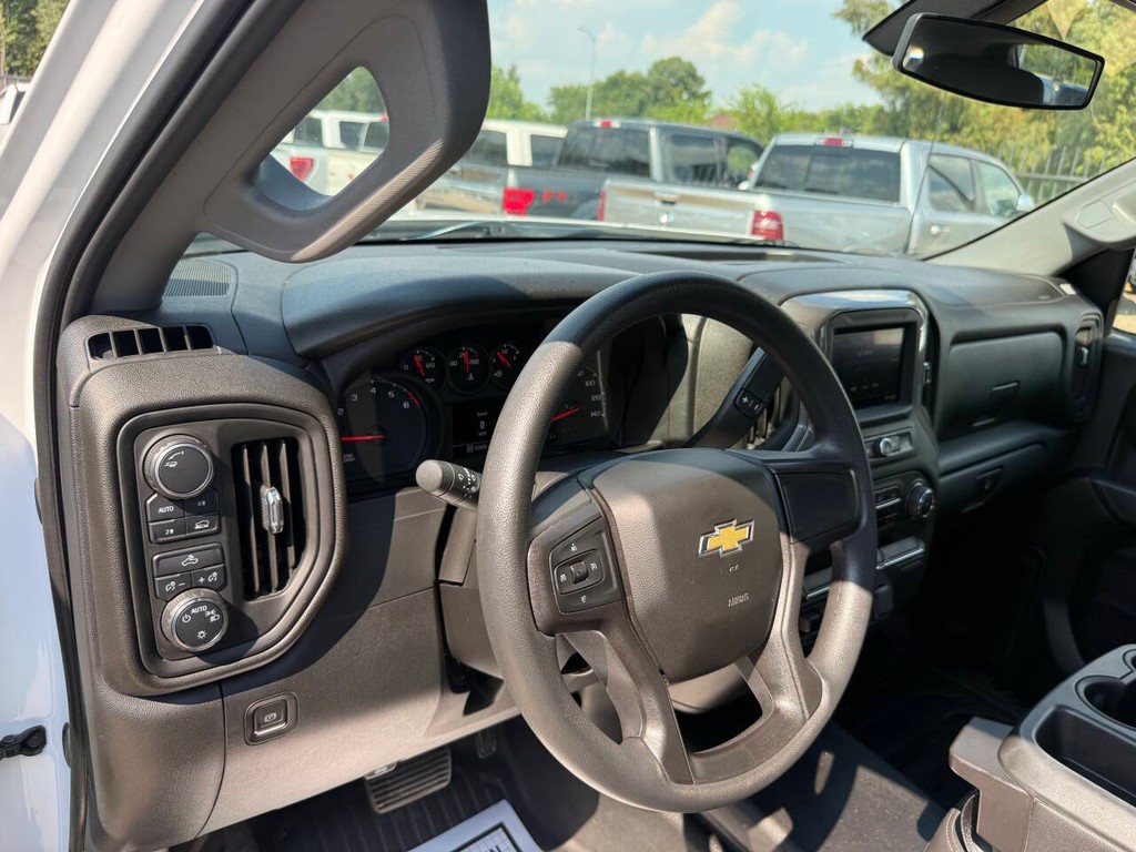Chevrolet Silverado 1500 Vehicle Full-screen Gallery Image 19