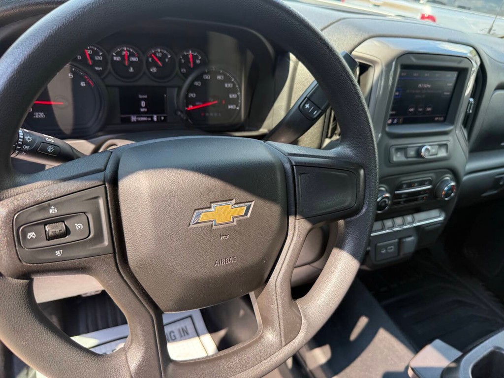 Chevrolet Silverado 1500 Vehicle Full-screen Gallery Image 21