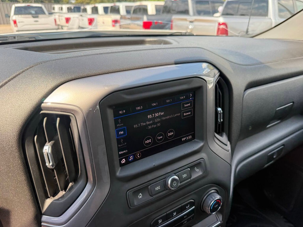 Chevrolet Silverado 1500 Vehicle Full-screen Gallery Image 23