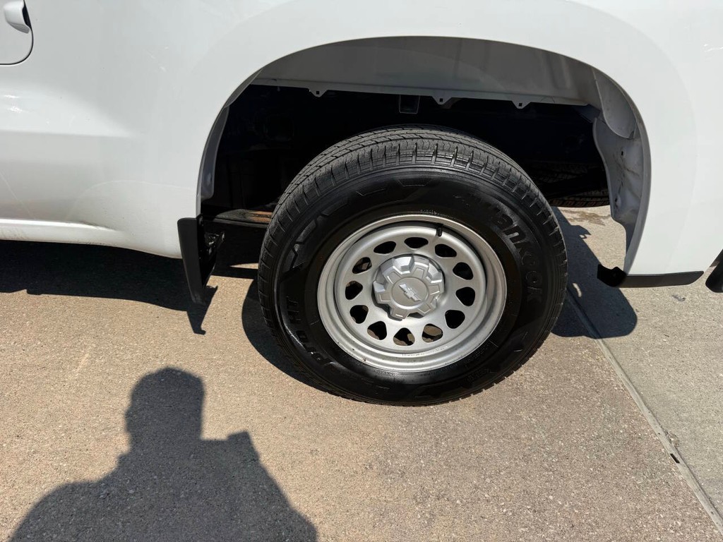 Chevrolet Silverado 1500 Vehicle Full-screen Gallery Image 32