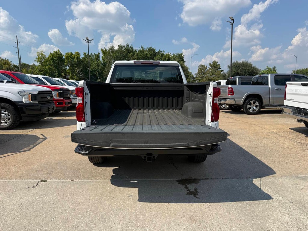 Chevrolet Silverado 1500 Vehicle Full-screen Gallery Image 33