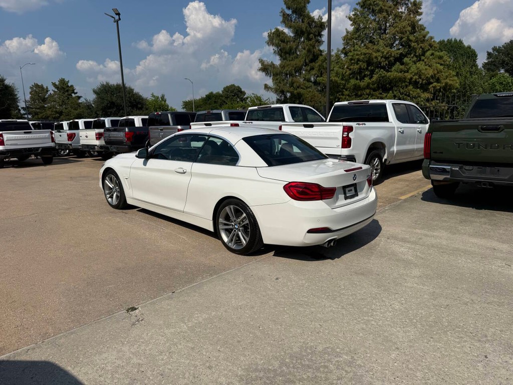 BMW 4 Series Vehicle Full-screen Gallery Image 04