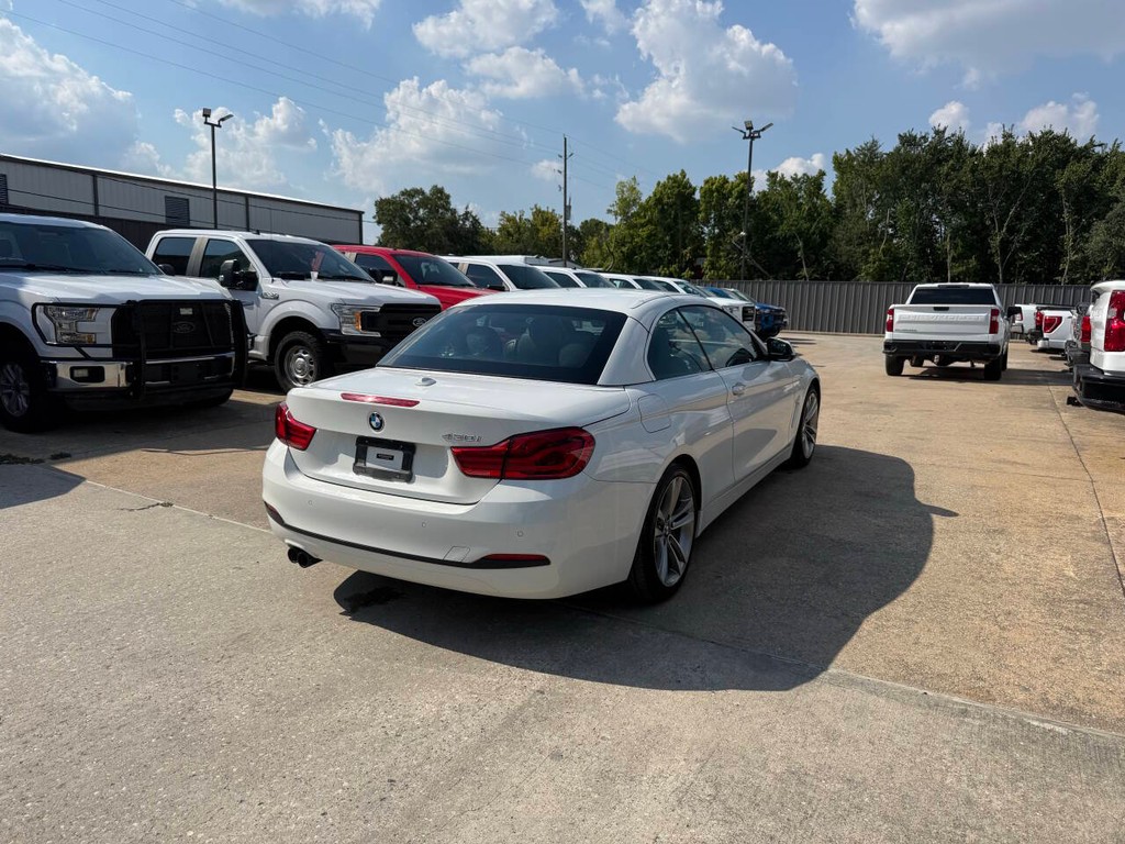 BMW 4 Series Vehicle Full-screen Gallery Image 06