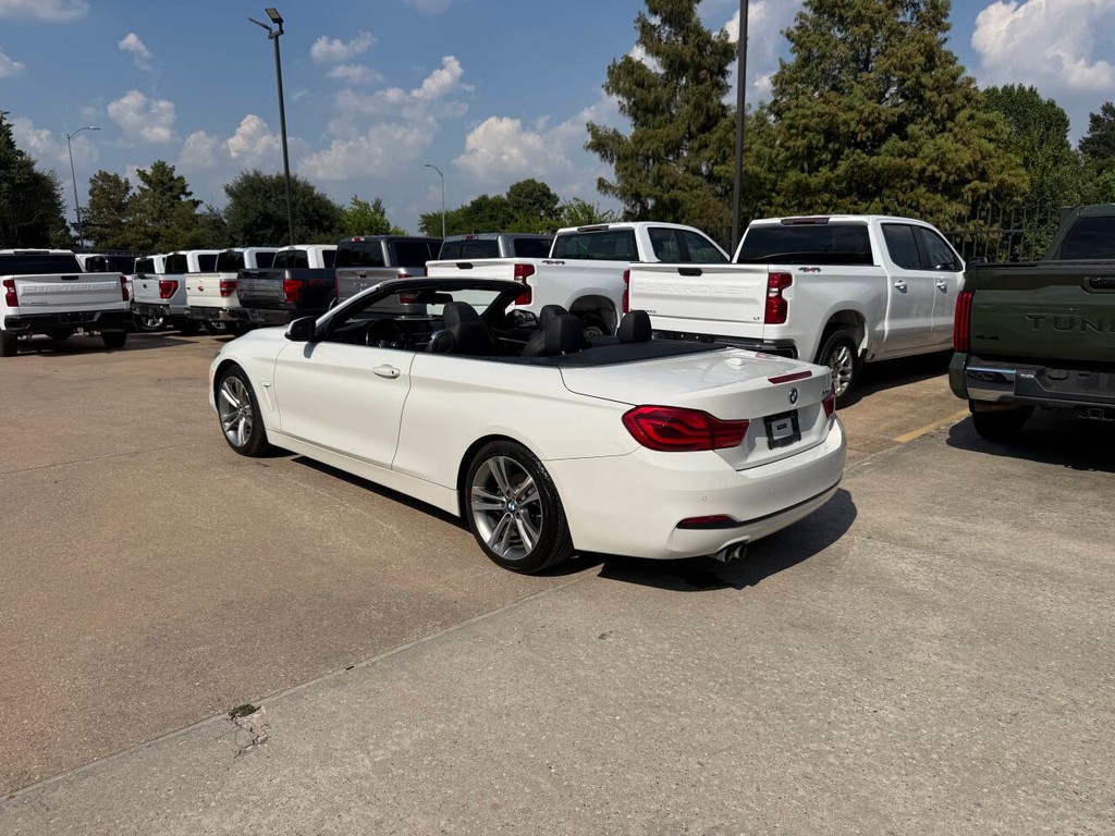 BMW 4 Series Vehicle Full-screen Gallery Image 07