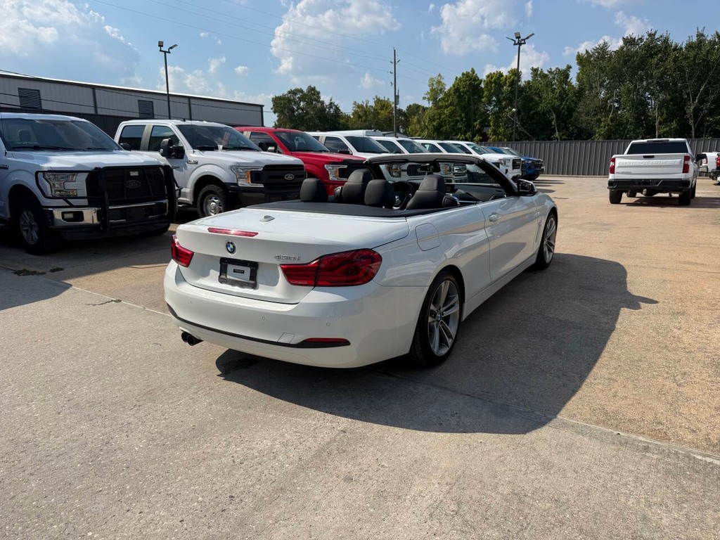 BMW 4 Series Vehicle Full-screen Gallery Image 09