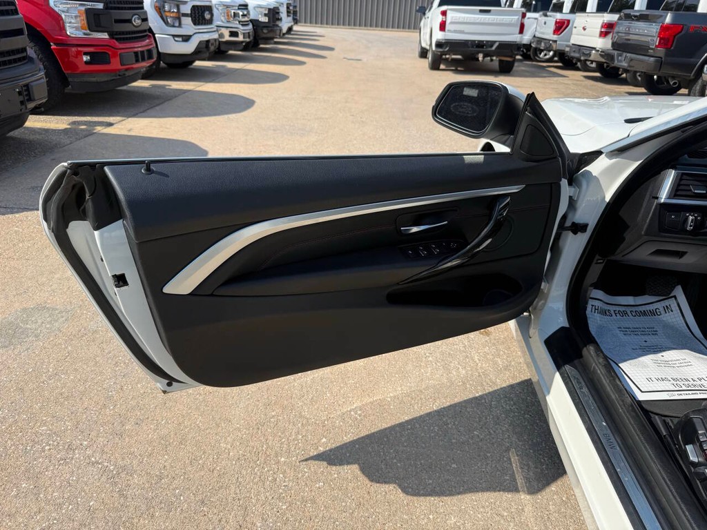 BMW 4 Series Vehicle Full-screen Gallery Image 13