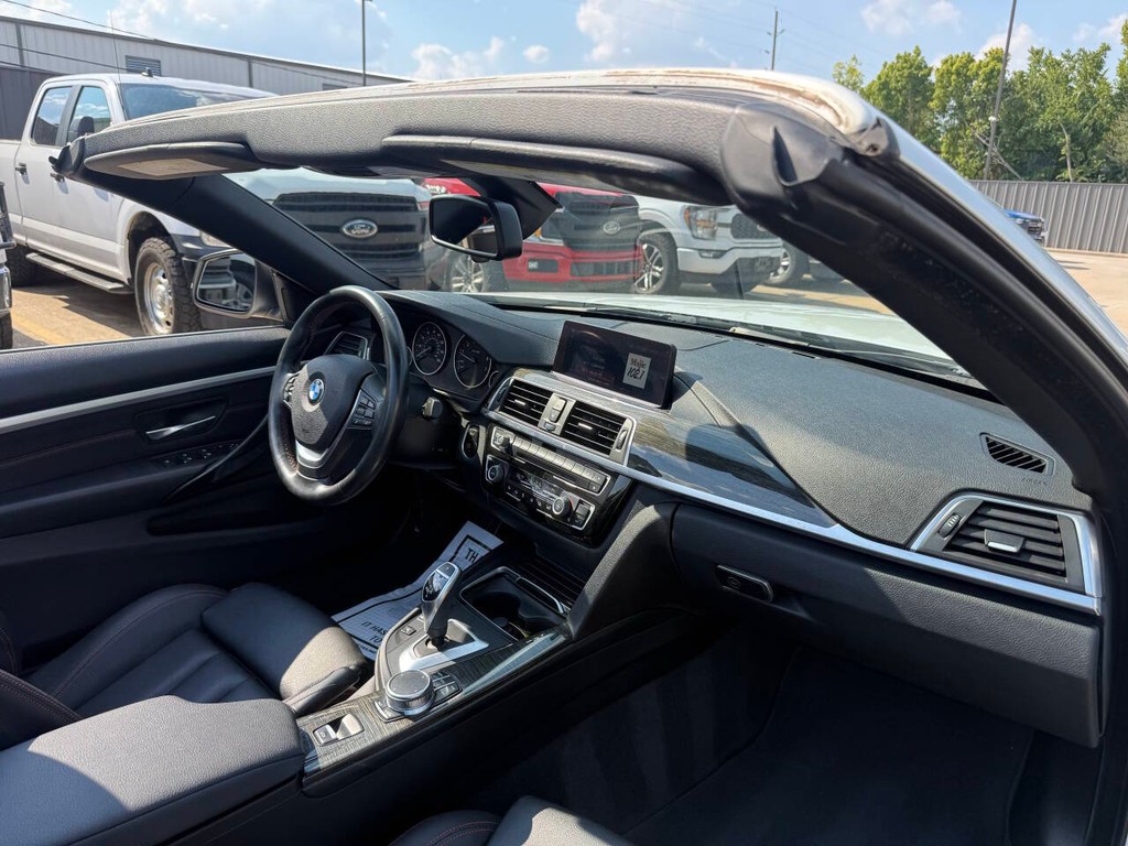 BMW 4 Series Vehicle Full-screen Gallery Image 14