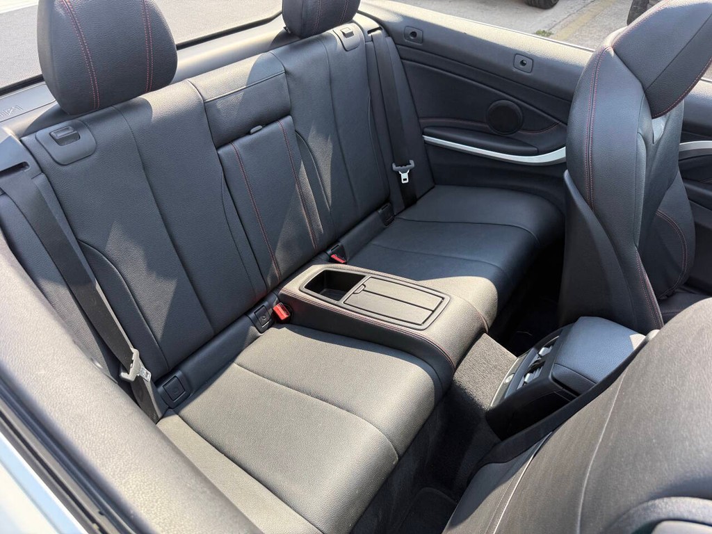 BMW 4 Series Vehicle Full-screen Gallery Image 16