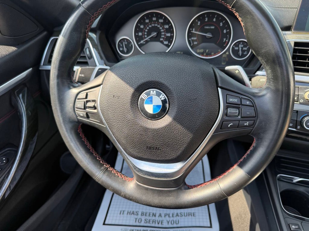 BMW 4 Series Vehicle Full-screen Gallery Image 22