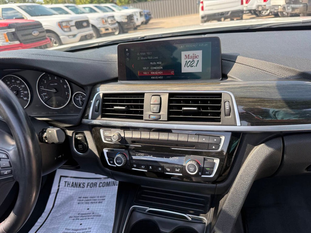 BMW 4 Series Vehicle Full-screen Gallery Image 23