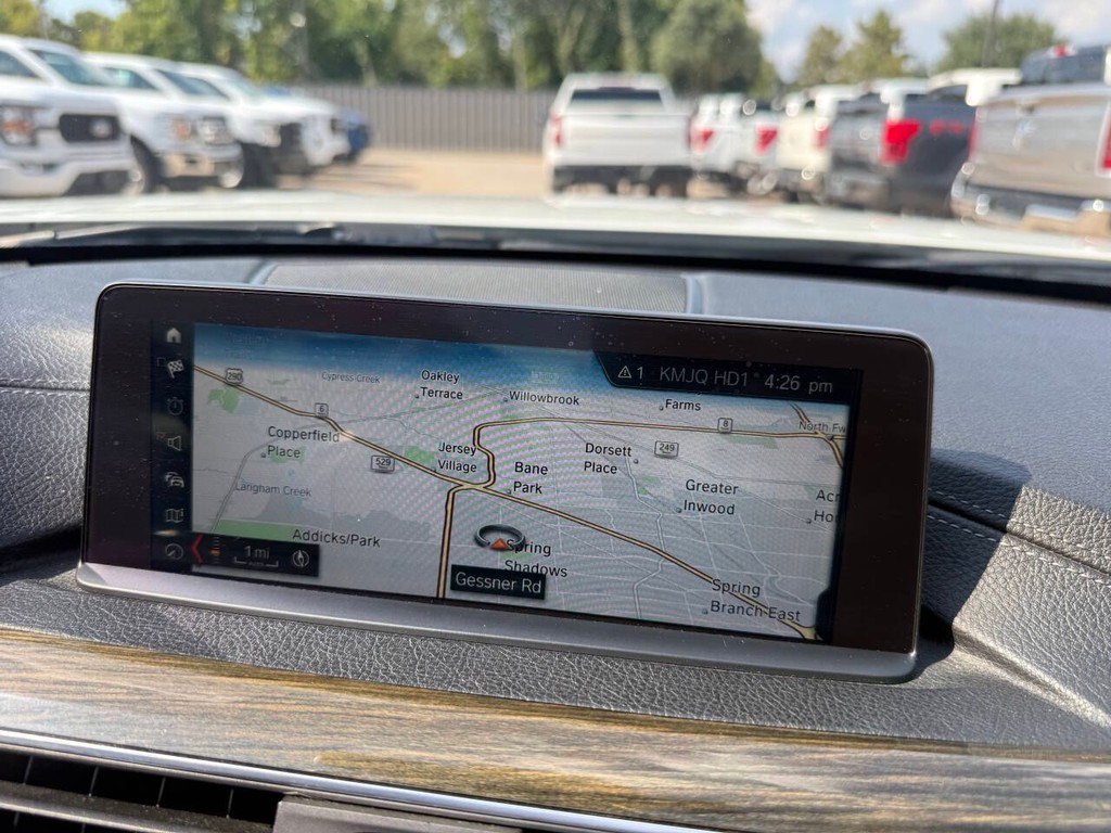 BMW 4 Series Vehicle Full-screen Gallery Image 25