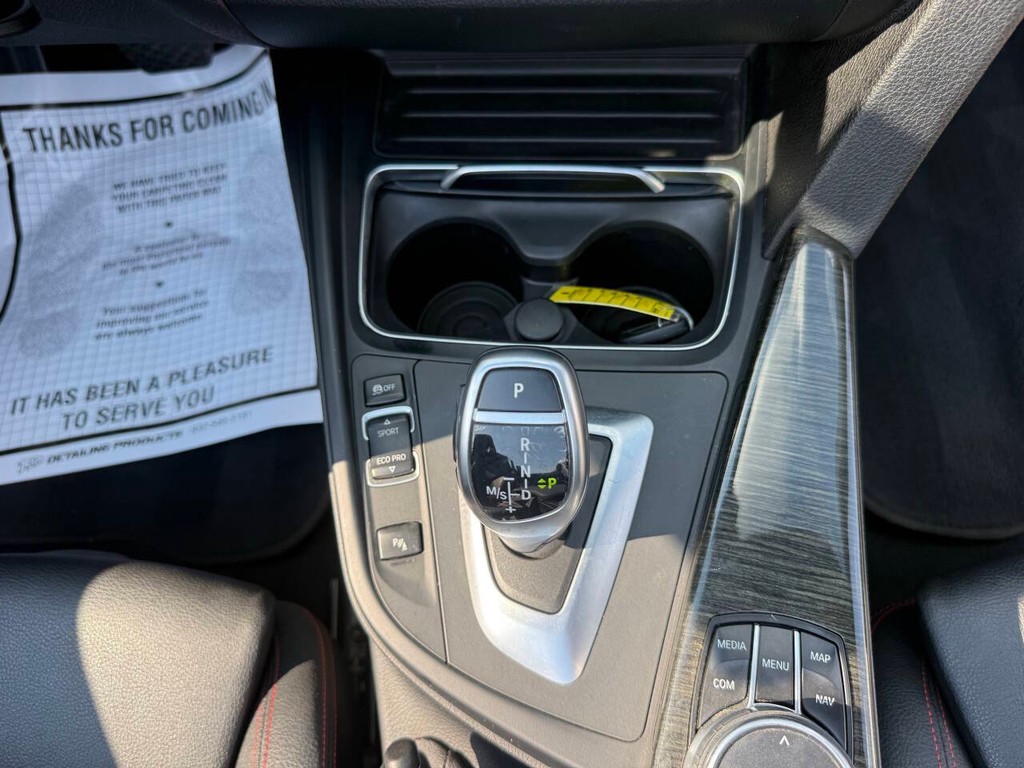 BMW 4 Series Vehicle Full-screen Gallery Image 28