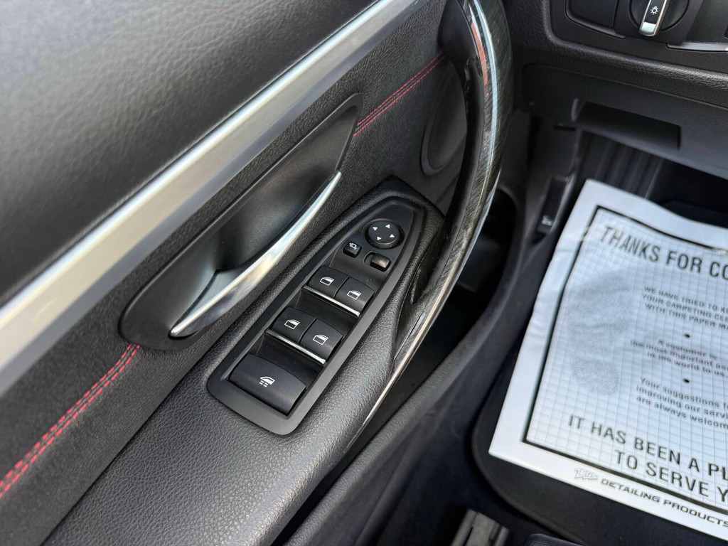 BMW 4 Series Vehicle Full-screen Gallery Image 30