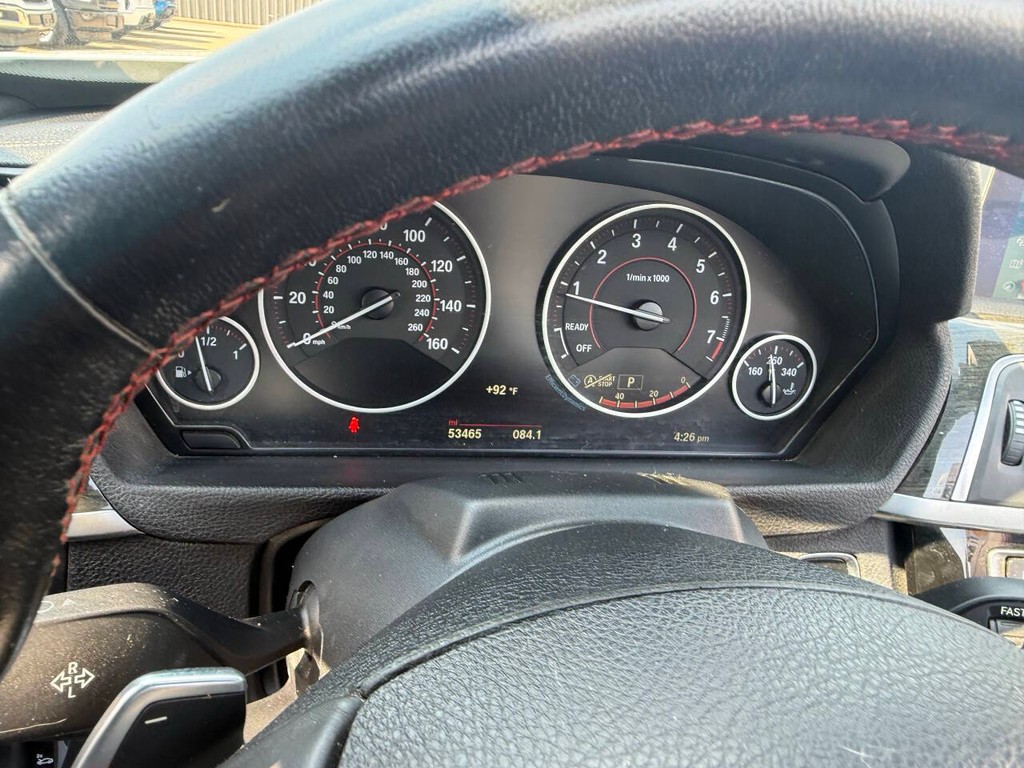 BMW 4 Series Vehicle Full-screen Gallery Image 31