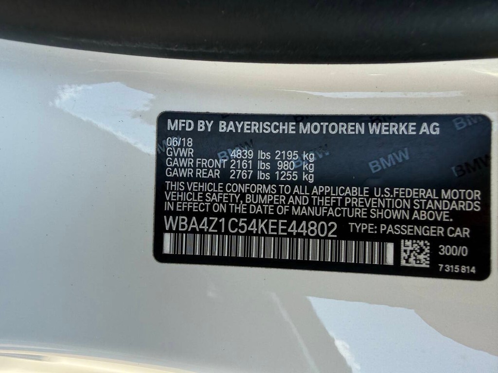 BMW 4 Series Vehicle Full-screen Gallery Image 33