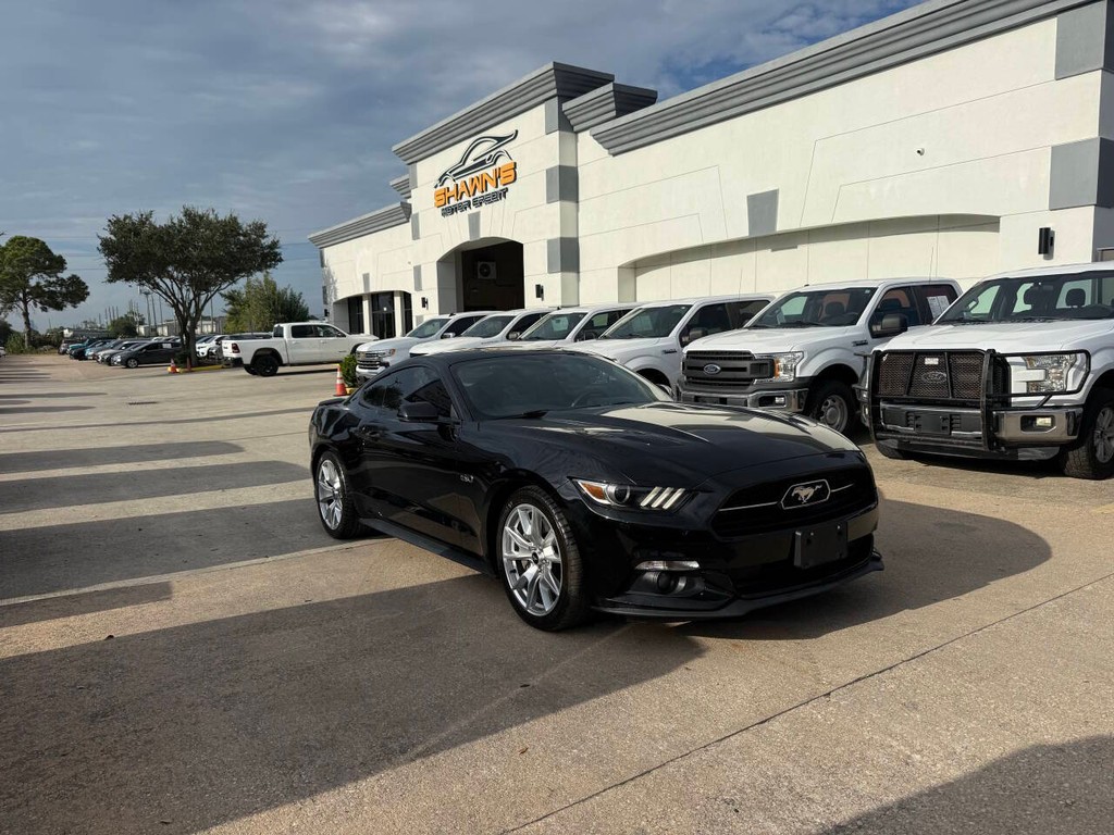 Ford Mustang Vehicle Full-screen Gallery Image 02
