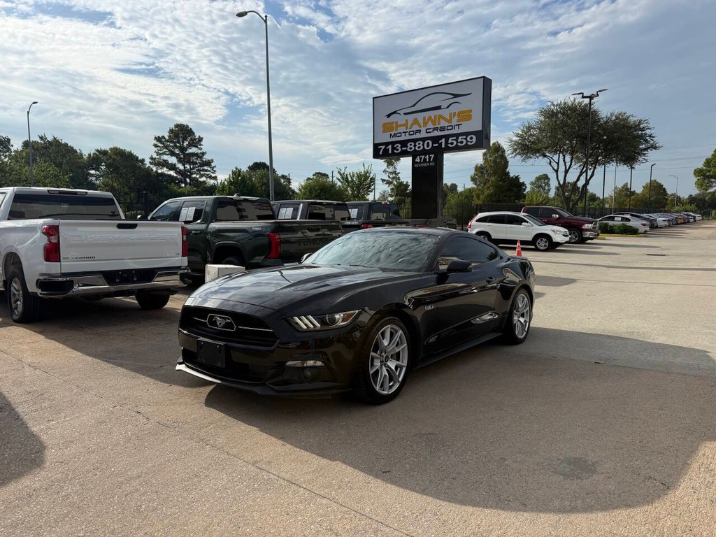 Ford Mustang Vehicle Full-screen Gallery Image 03