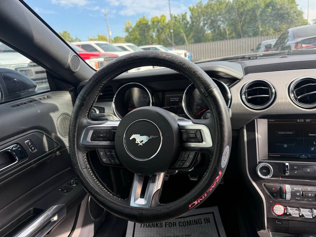 Ford Mustang Vehicle Full-screen Gallery Image 17