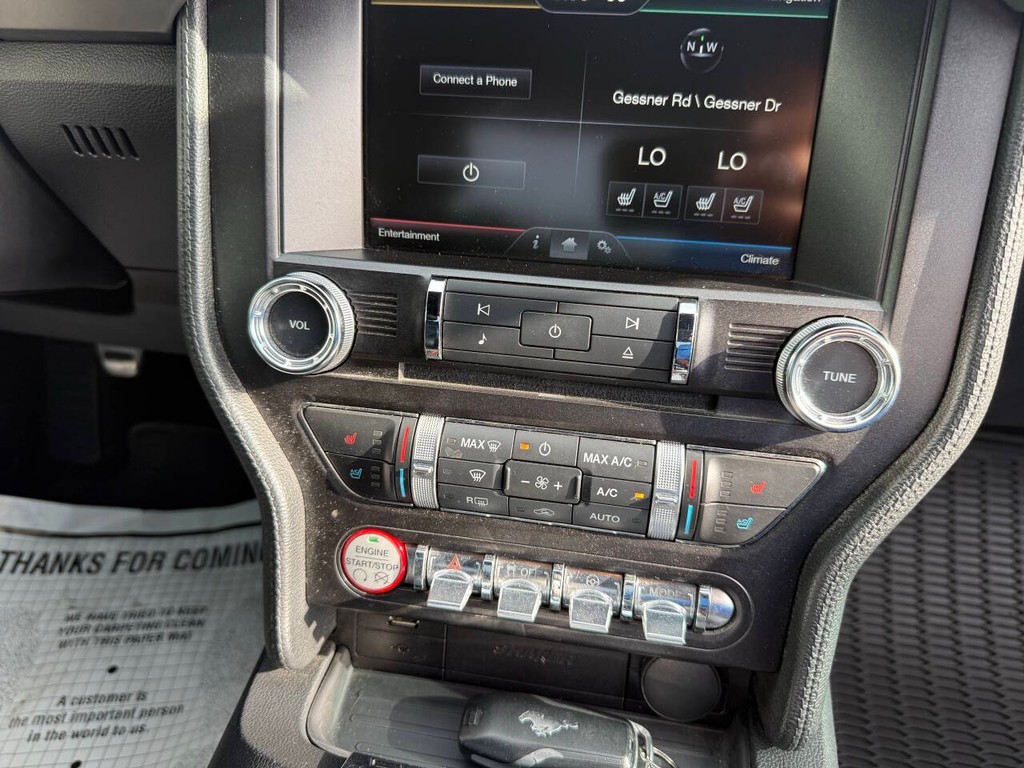 Ford Mustang Vehicle Full-screen Gallery Image 23