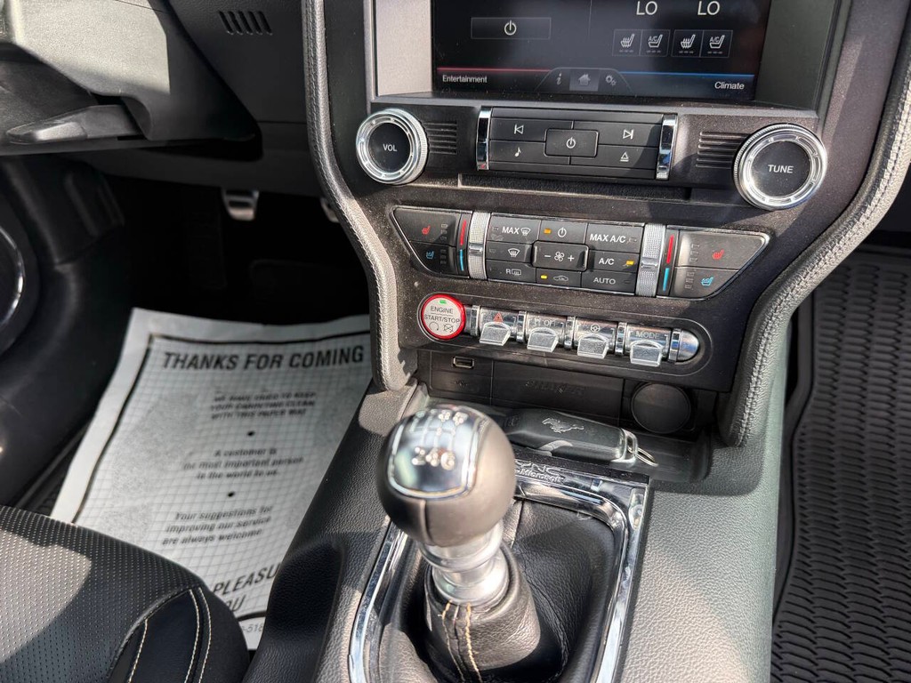 Ford Mustang Vehicle Full-screen Gallery Image 24