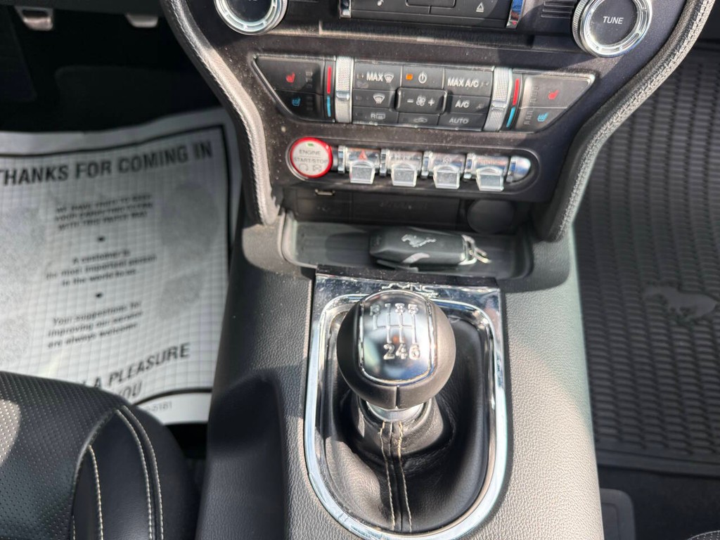 Ford Mustang Vehicle Full-screen Gallery Image 25