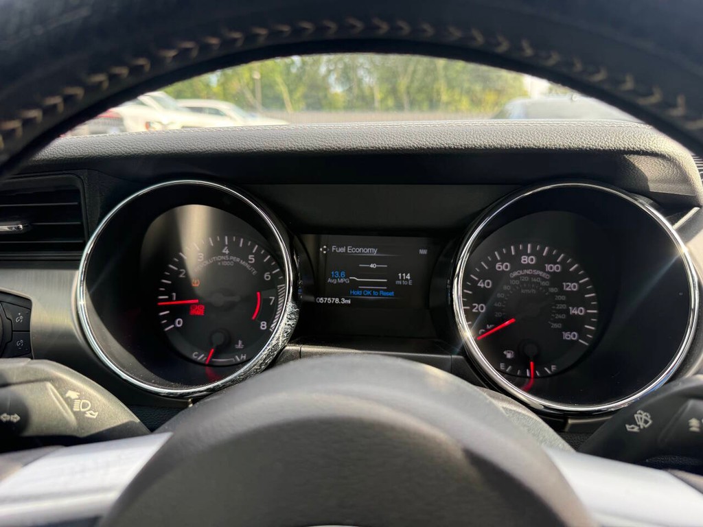 Ford Mustang Vehicle Full-screen Gallery Image 27