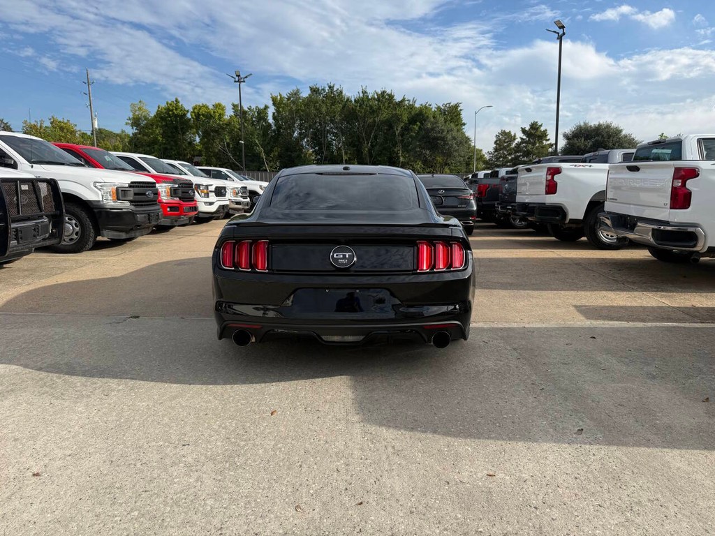 Ford Mustang Vehicle Full-screen Gallery Image 32